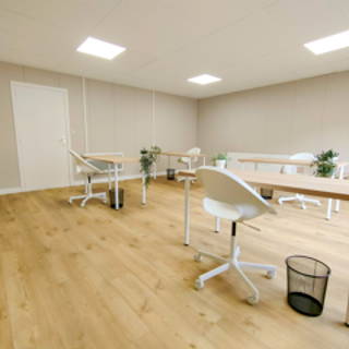 Bureau privé 32 m² 4 postes Location bureau Rue du Dronckaert Roncq 59223 - photo 3